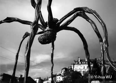 "Maman", Louise Bourgeois, Place Neuve, Genève. Photo: Yi-hua WU "Maman", Louise Bourgeois, Place Neuve, Genève