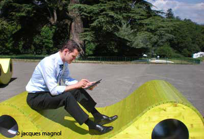 Pierre Maudet inaugure un point Wi-Fi au Parc La Grange wifi au parc La Grange